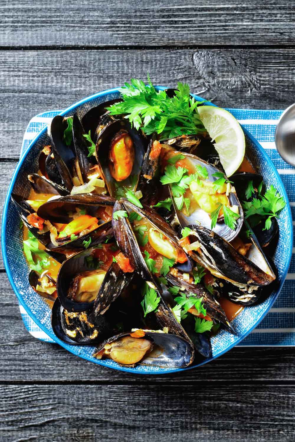 White Wine and Tomato Mussels
